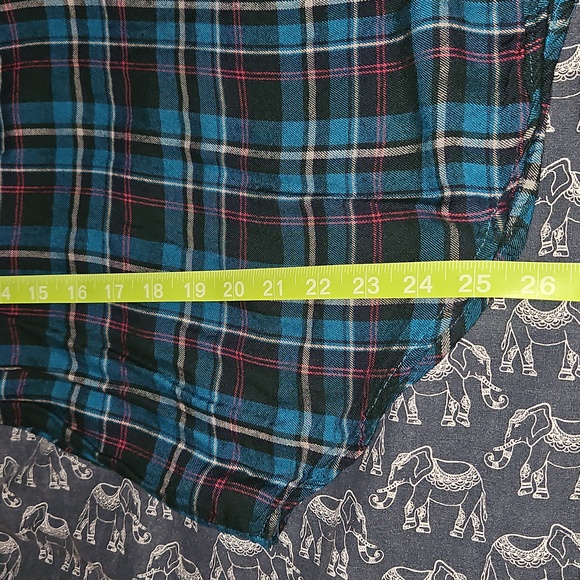 Tunic-style half-button plaid flannel - Picture 6 of 6